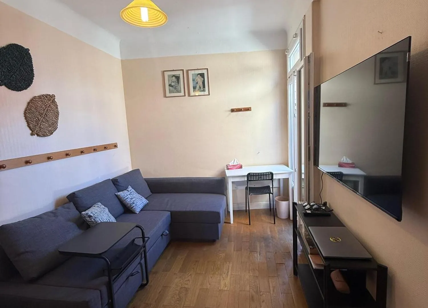Charming Riviera Top-Floor Apartment Near The Beach Nice