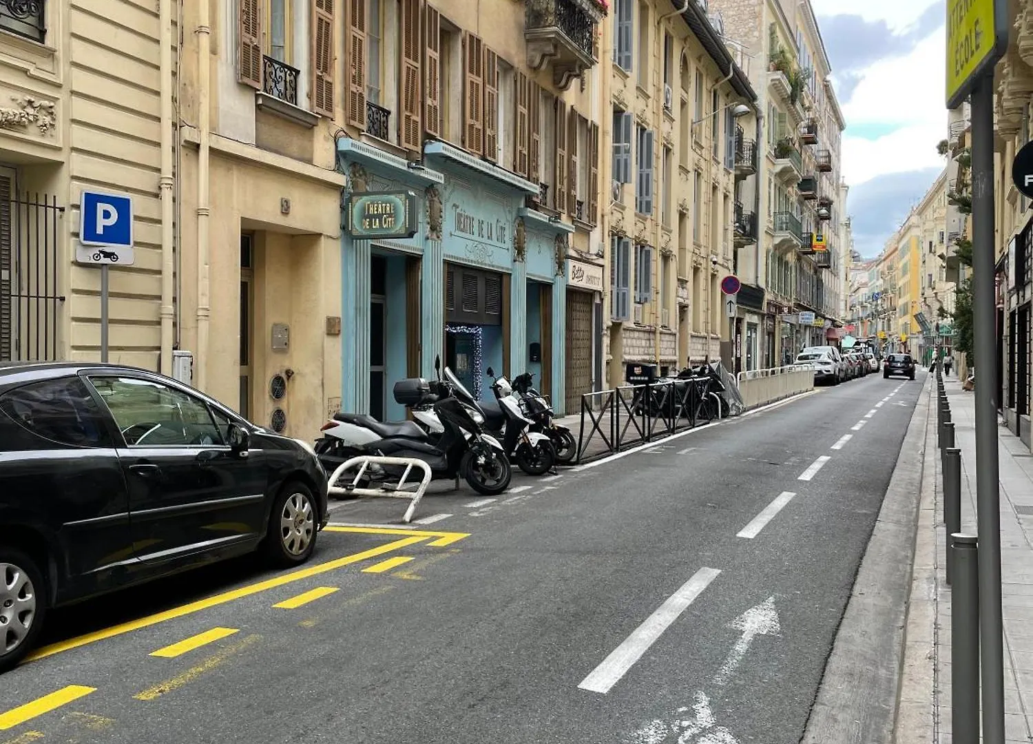 Charming Riviera Top-Floor Apartment Near The Beach Nice France