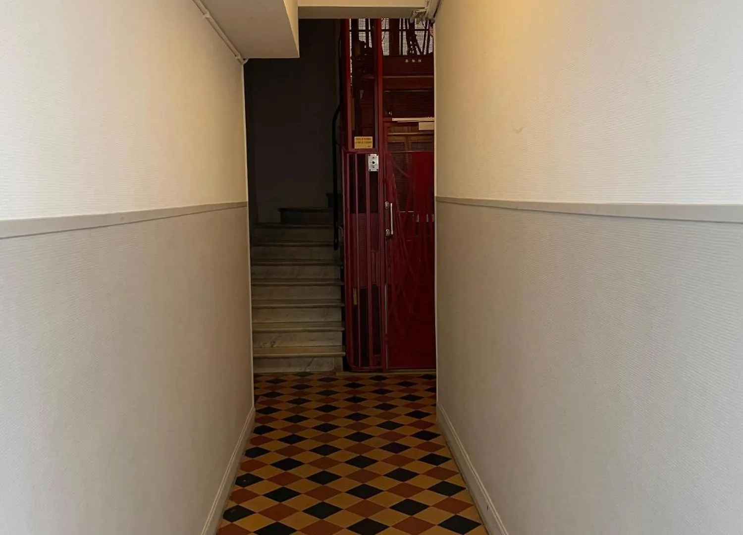 Charming Riviera Top-Floor Apartment Near The Beach Nice