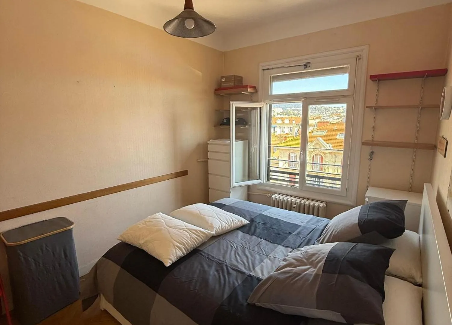 Charming Riviera Top-Floor Apartment Near The Beach Nice France